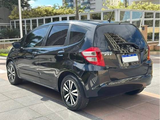 HONDA FIT 1.4 LX 16V FLEX 4P MANUAL HONDA FIT 1.4 LX 16V FLEX 4P MANUAL